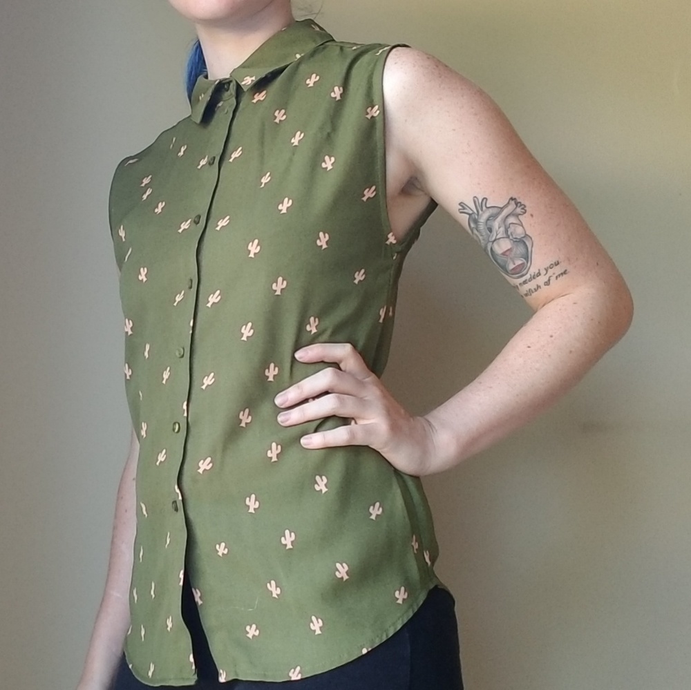 Bongo sleeveless cactus print button up shirt
